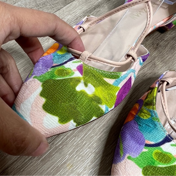 Stuart Weitzman Gilligan Flat Watercolor Print 7 1/2N - Picture 13 of 15